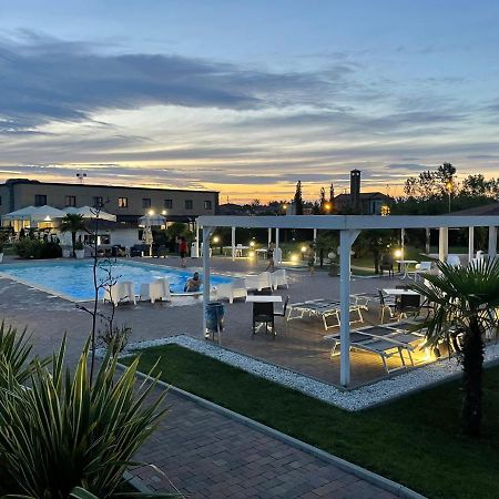 Hotel Bussana Порто-Толле Екстер'єр фото