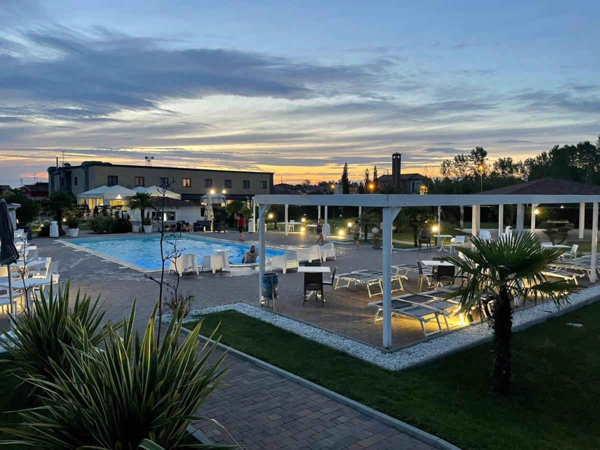 Hotel Bussana Порто-Толле Екстер'єр фото